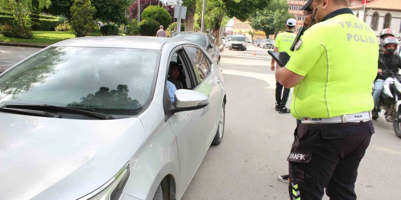 Afyonkarahisar polisinden ‘Huzur-3’ denetimi