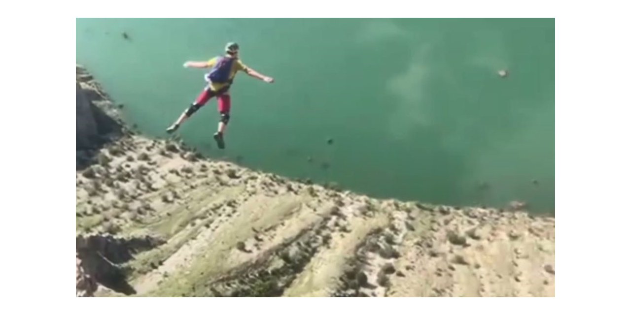 Sular altına kalan köye paraşütle atladılar