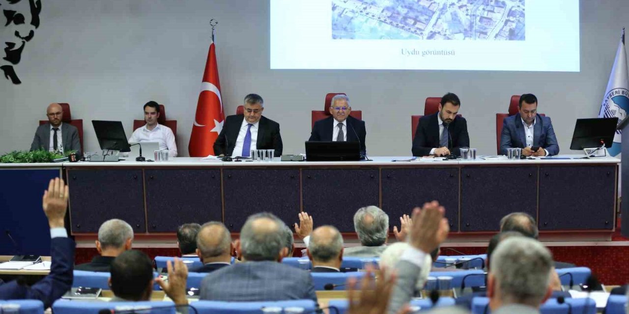 Büyükşehir Meclisi’nden depremde hasar alan Adıyaman Belediyesi’ne hibe desteği
