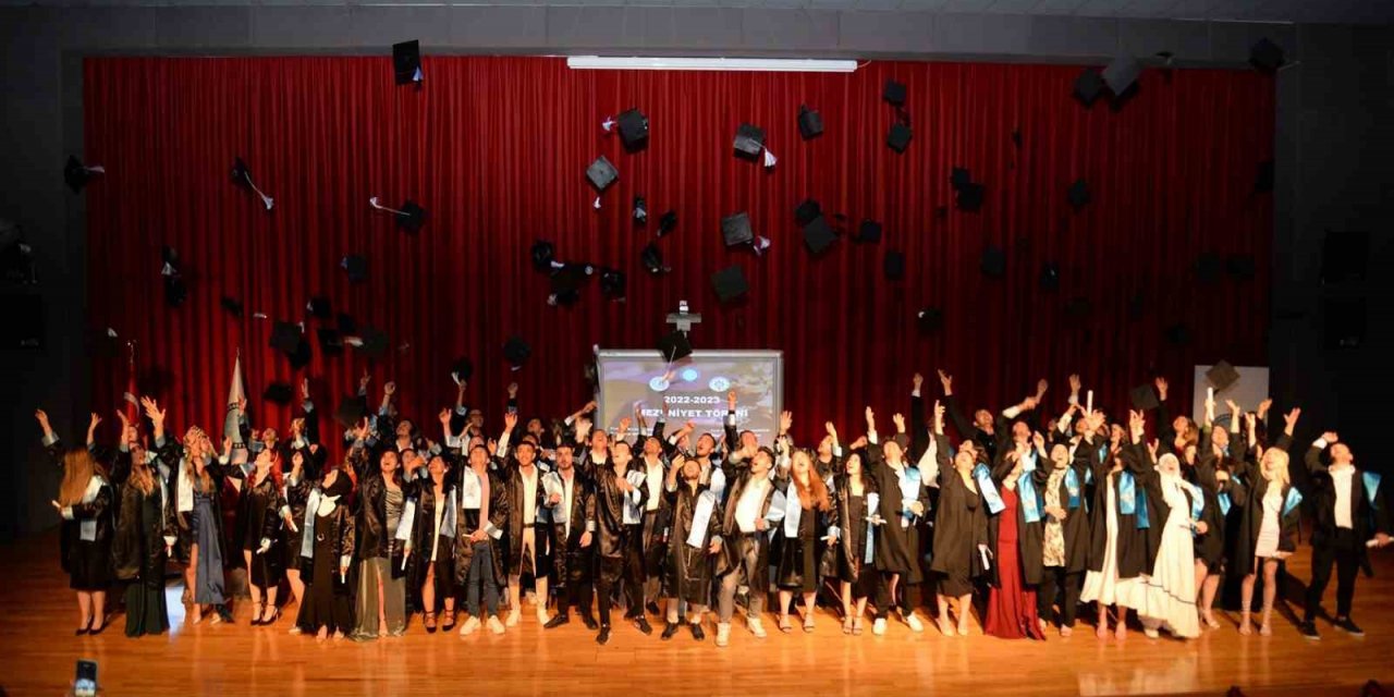 Büyükorhan ve Harmancık MYO mezunları belgelerini aldı