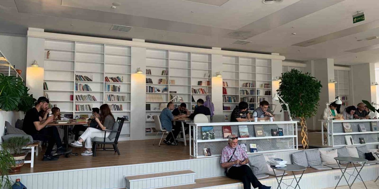 Yazar Ahmet Ümit Bilecik’te okuyucularıyla buluştu