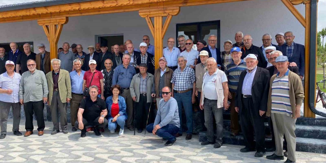 Mahmudiye ilçesinde ‘Yaşlılara Vefa’ örnek davranışı