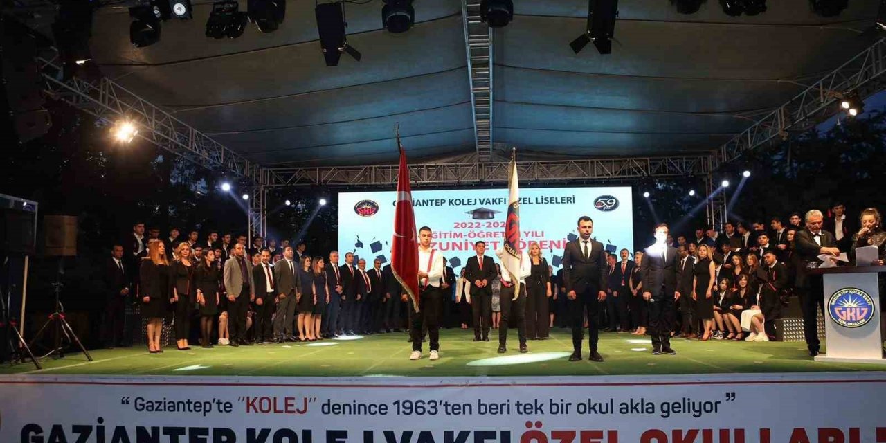 Gaziantep Kolej Vakfı’nda mezuniyet heyecanı