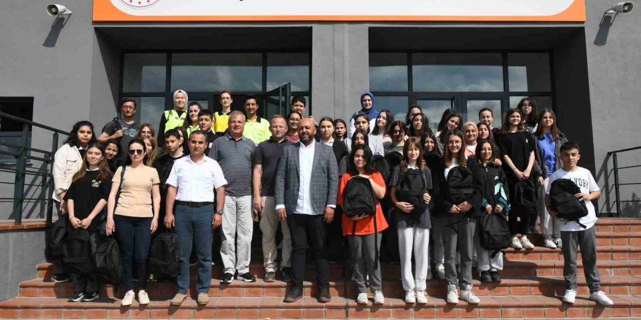 Lise öğrencilerine deprem çantası