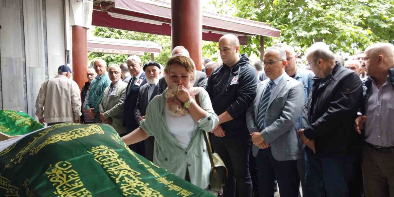 5. kattan düşerek hayatını kaybeden CHP Rize Kadın Kolları eski Başkanı son yolculuğuna uğurlandı
