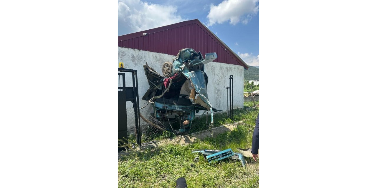 Otomobil adeta düz duvara tırmandı