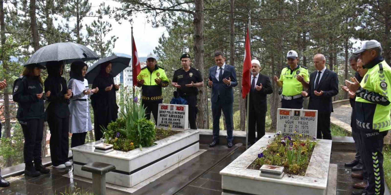 Şehit Nihat Karakoca kabri başında anıldı