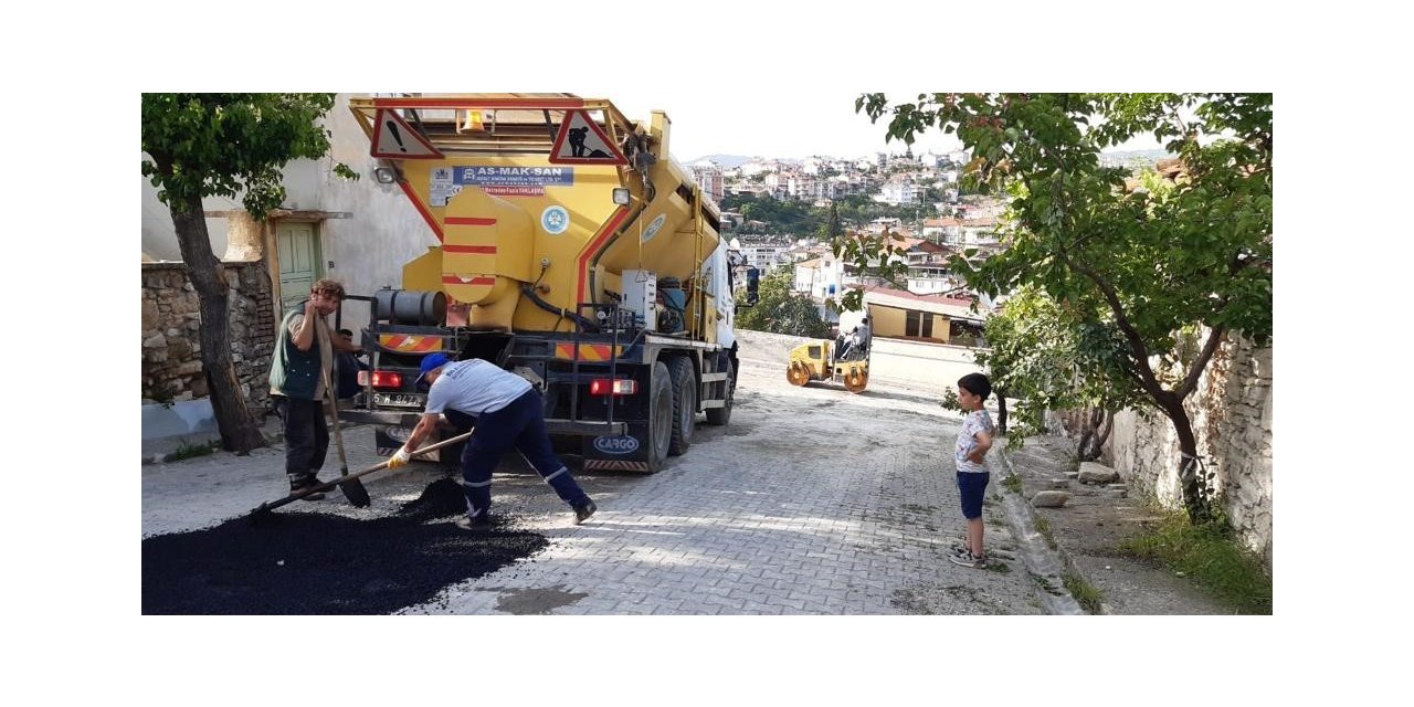 Demirci’deki selin izleri büyükşehir belediyesi tarafından siliniyor
