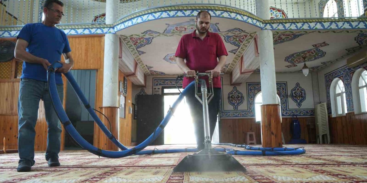 Gemlik Belediyesi’nden ibadethanelerde bayram hazırlığı