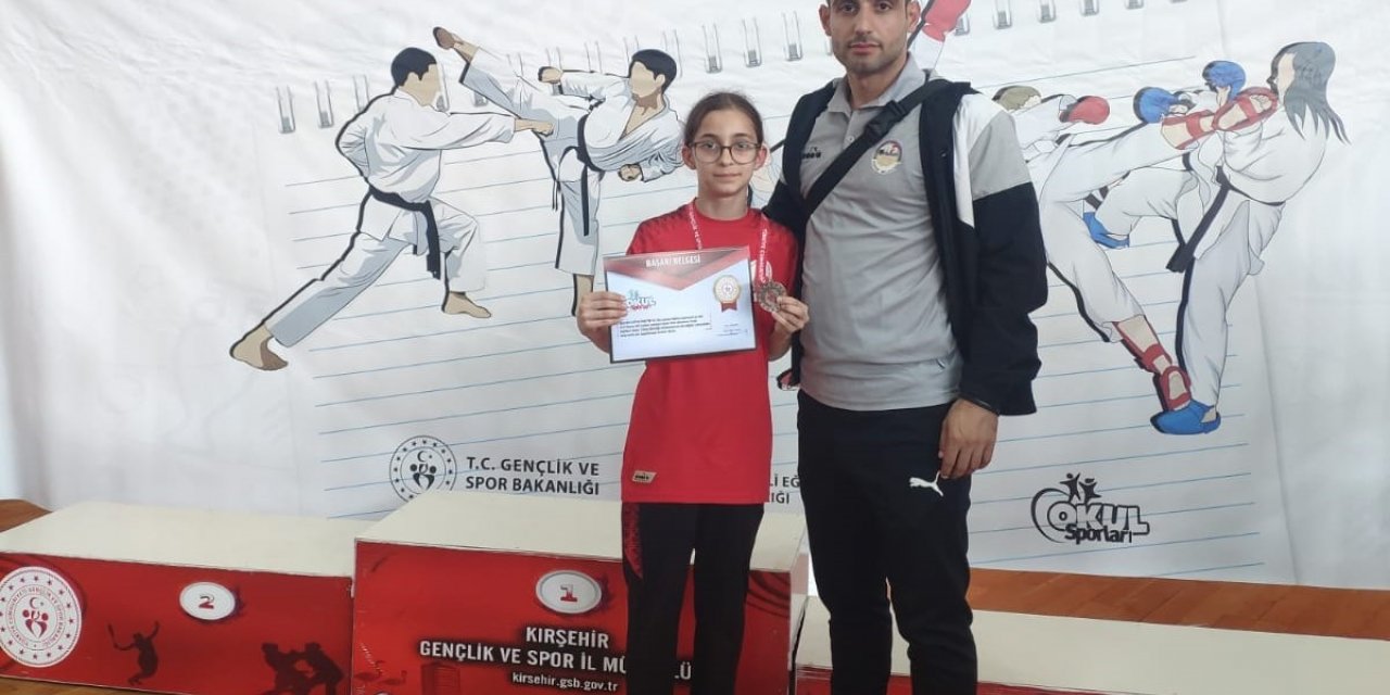 Körfezli Leylanur karate şampiyonasında Türkiye üçüncüsü oldu