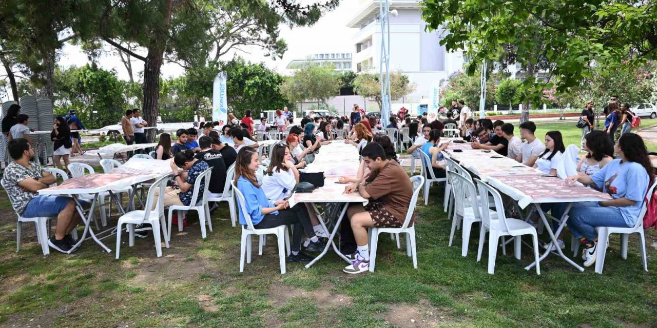 Sınav öncesi öğrencilere motivasyon yemeği