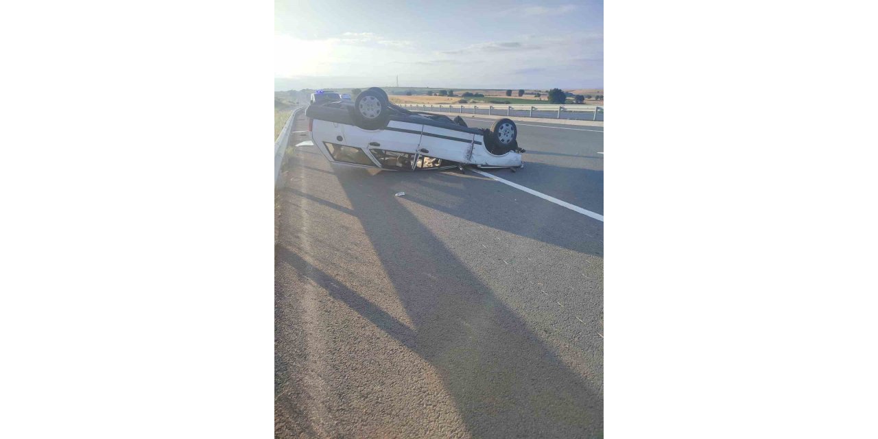 Takla atan otomobildeki 3 kişi yaralandı