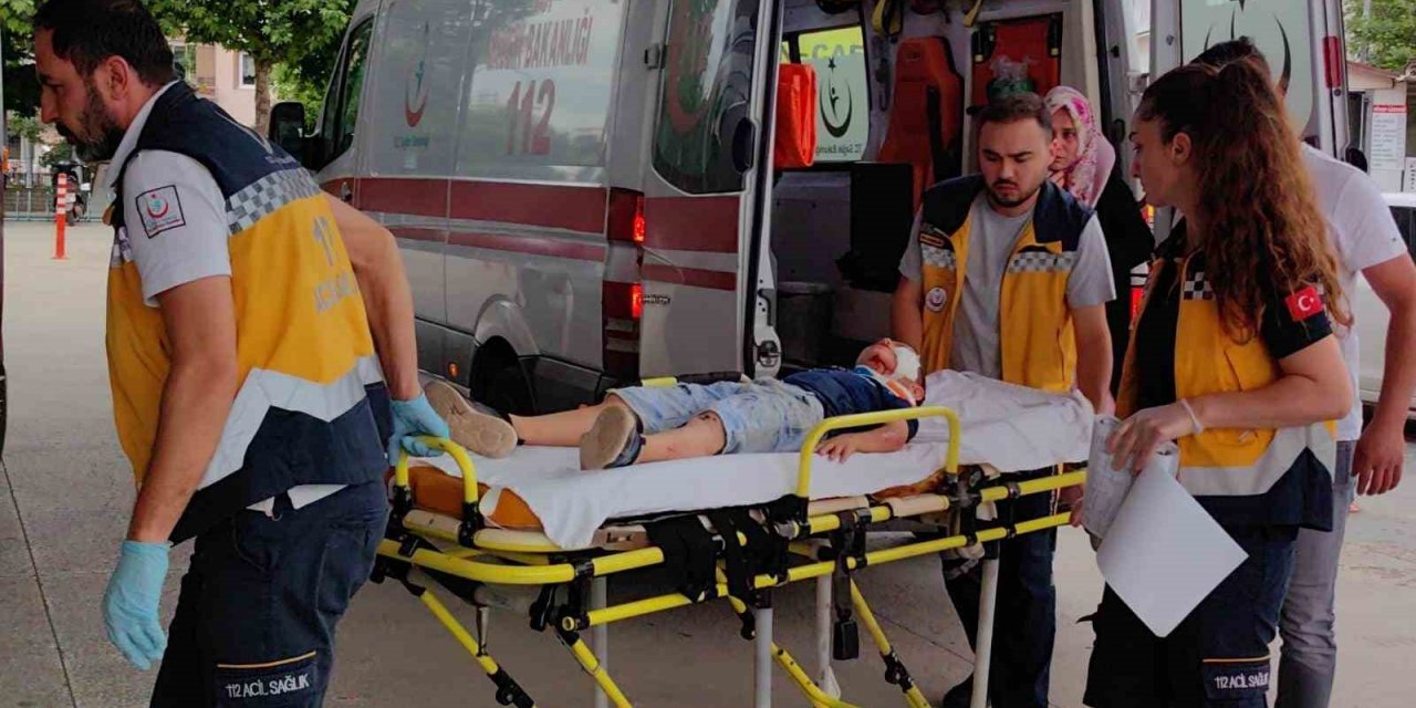 Yolun karşısına geçmek isteyen çocuk, otomobilin altında kaldı