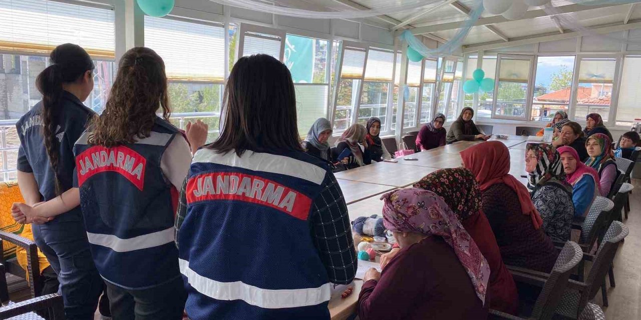 Jandarma’dan kadınlara KADES eğitimi