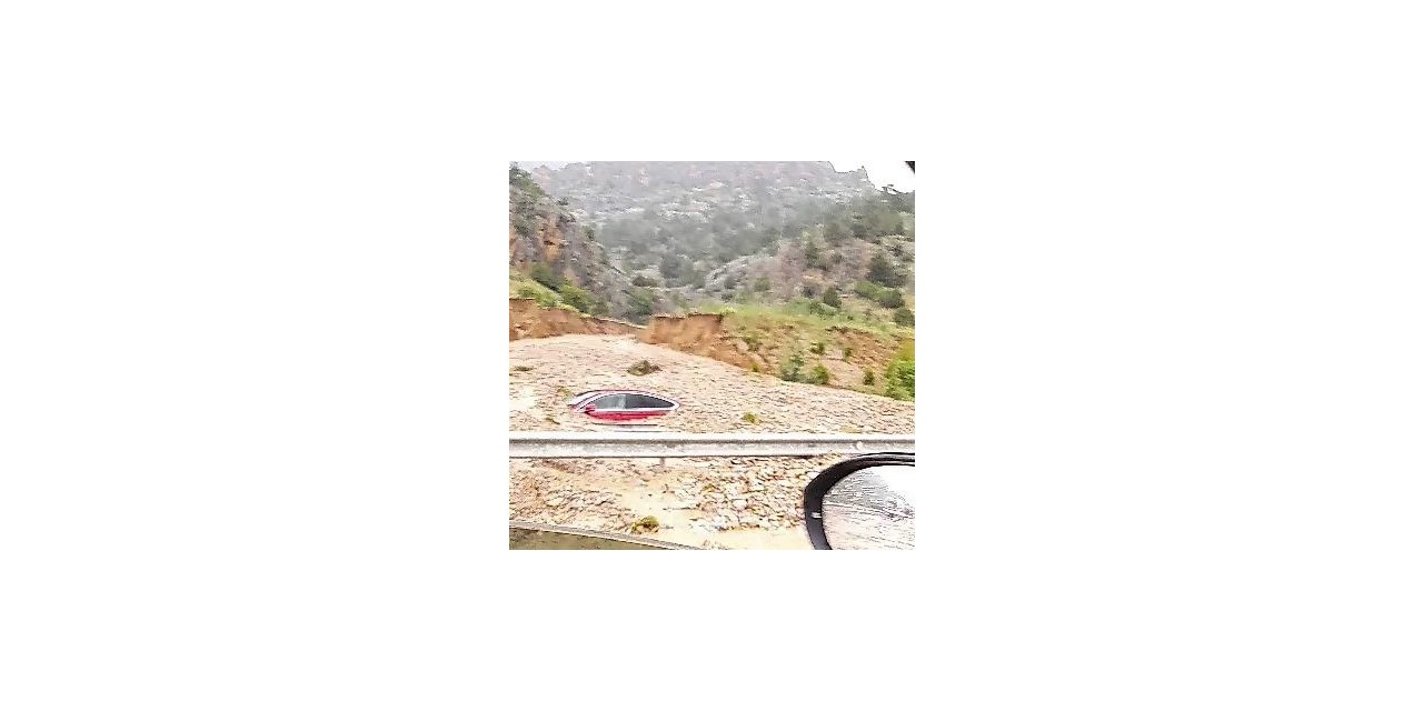 Selin getirdiği çamur aracı yuttu