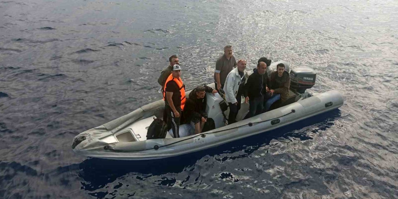 2 göçmen kaçakçılığı şüphelisi yakalandı, 6 göçmen kurtarıldı