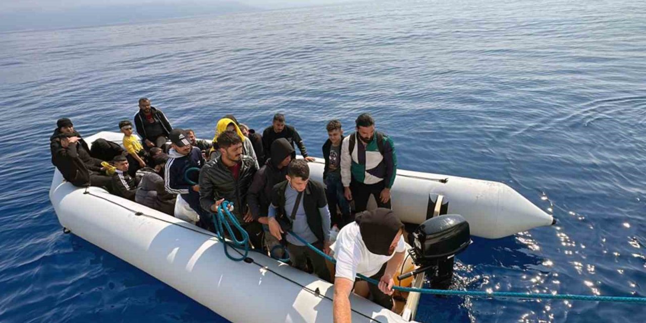 Botun motoru arızalandı, göçmenler yakalandı