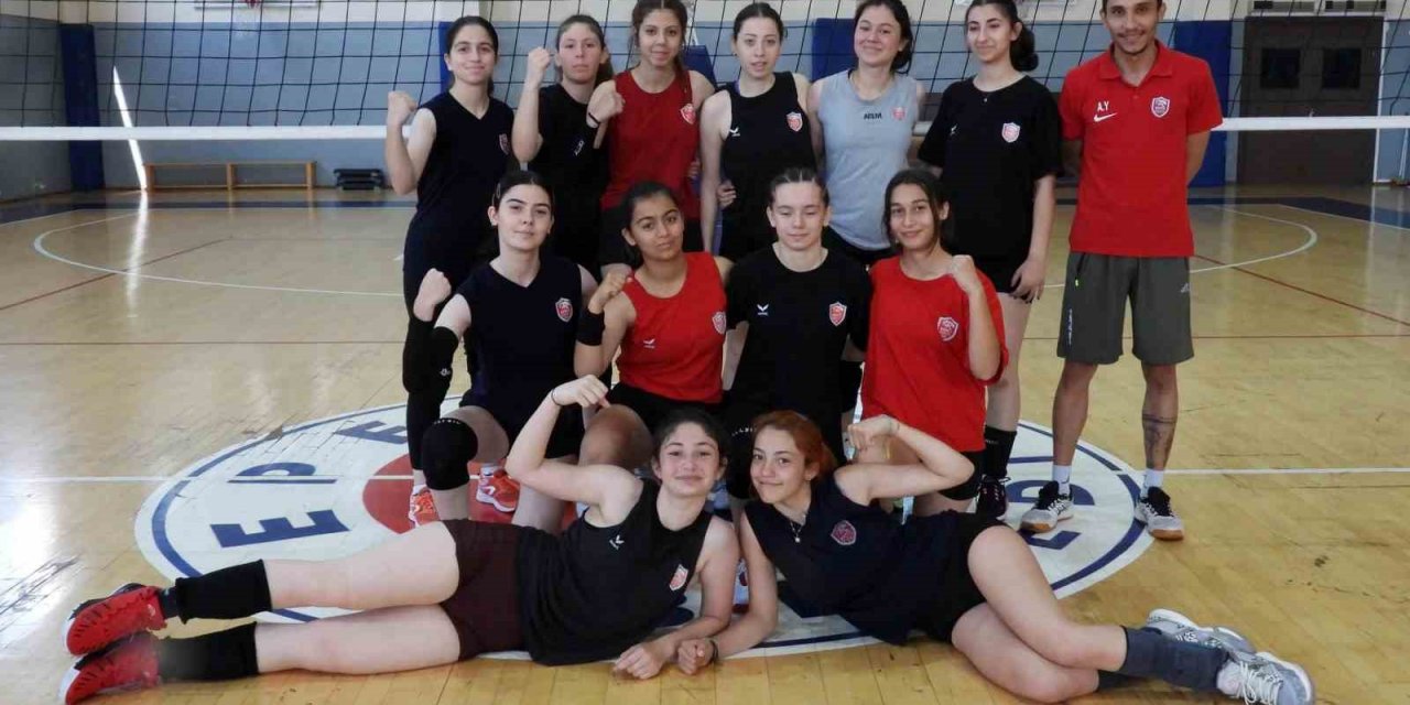 Yıldız kızların son şampiyonluk adımı