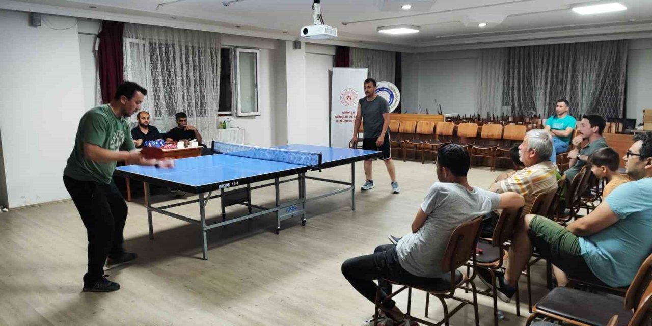 Sarıgöl’de masa tenisi turnuvası büyük ilgi gördü