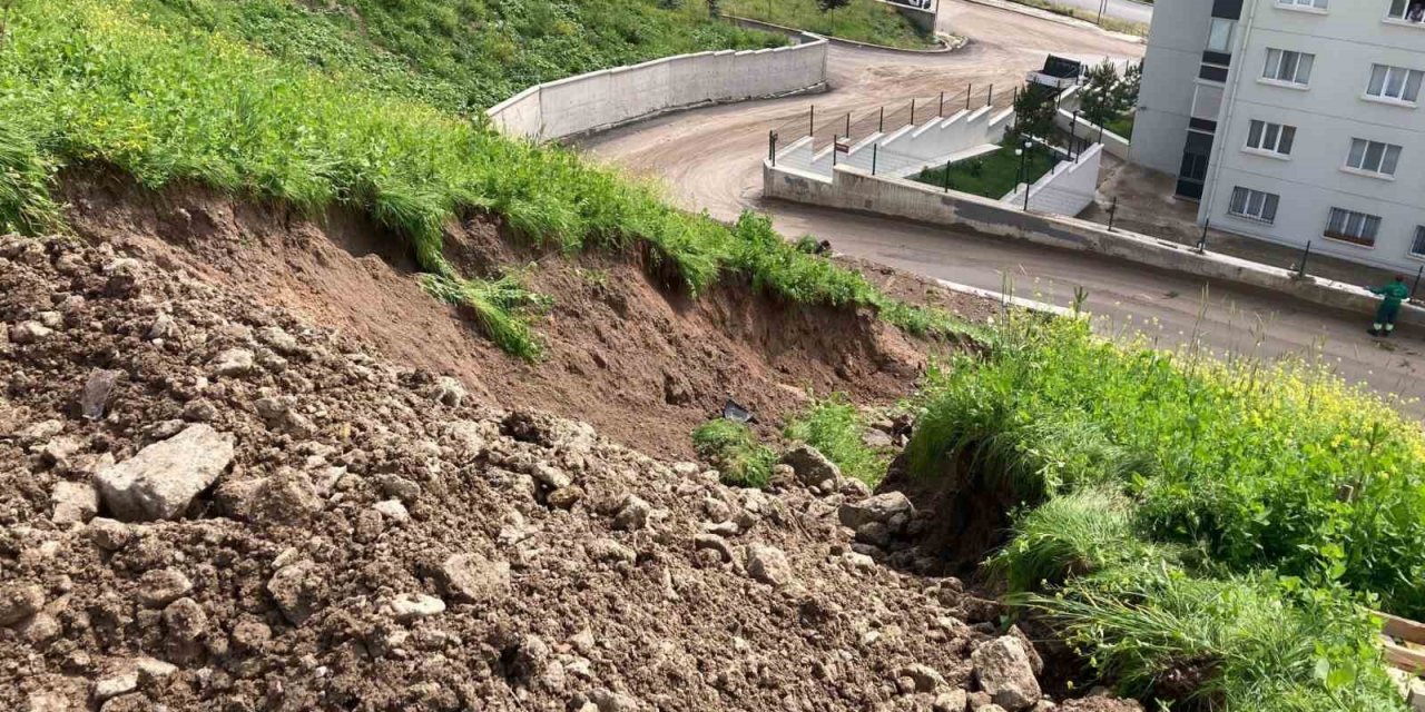 Ankara’da sağanak sonrası heyelan meydana geldi