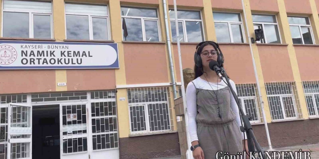 Öğretmen ve öğrenciler Bünyan için çalıp söyledi
