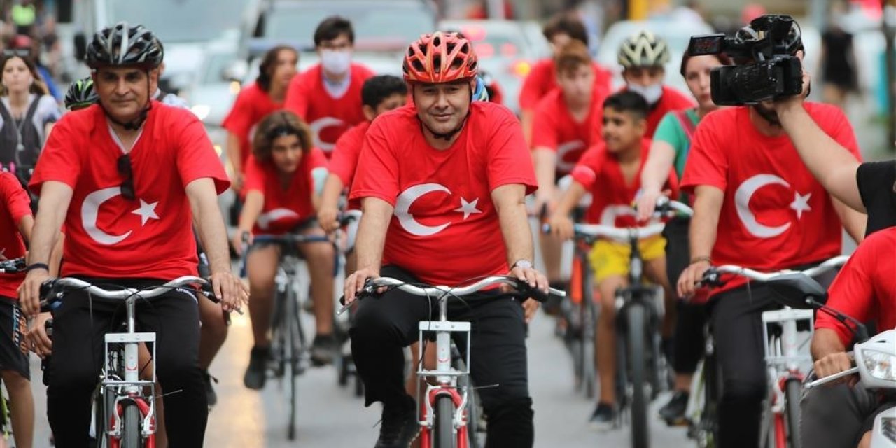 Başkan Yücel’den öğrencilere karne hediyesi