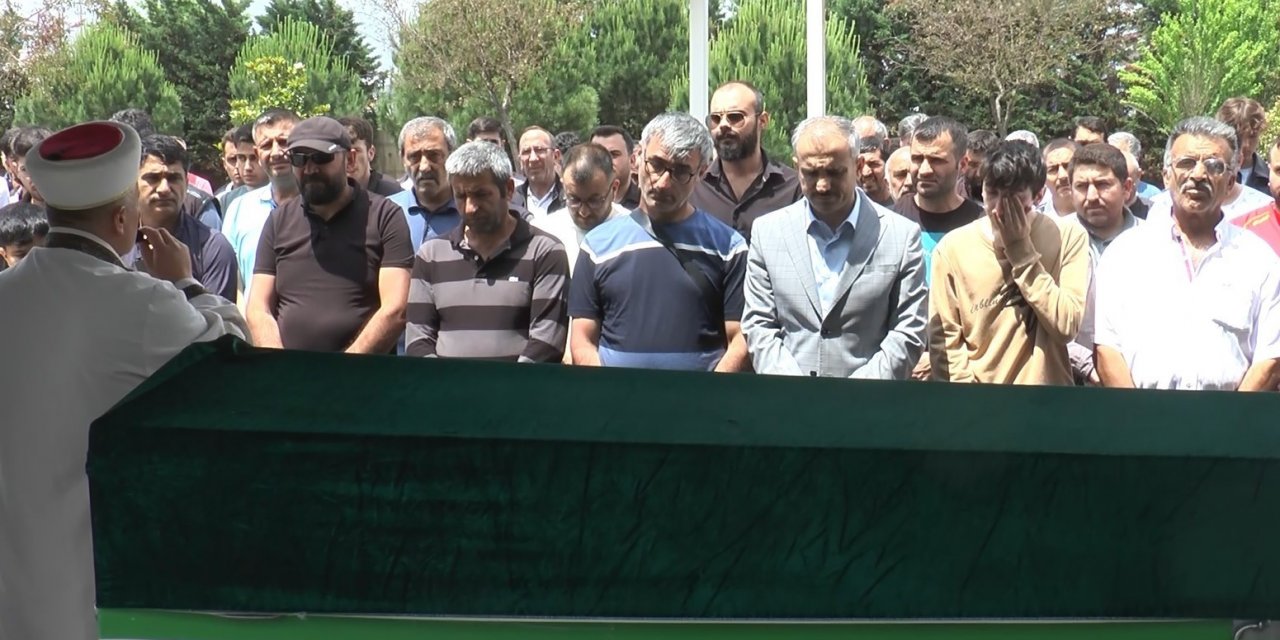 Denizde boğulan üniversite öğrencisi son yolculuğuna uğurlandı