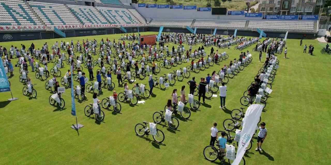 Nilüfer Belediyesi’nden en çalışkan öğrencilere bisiklet ödülü