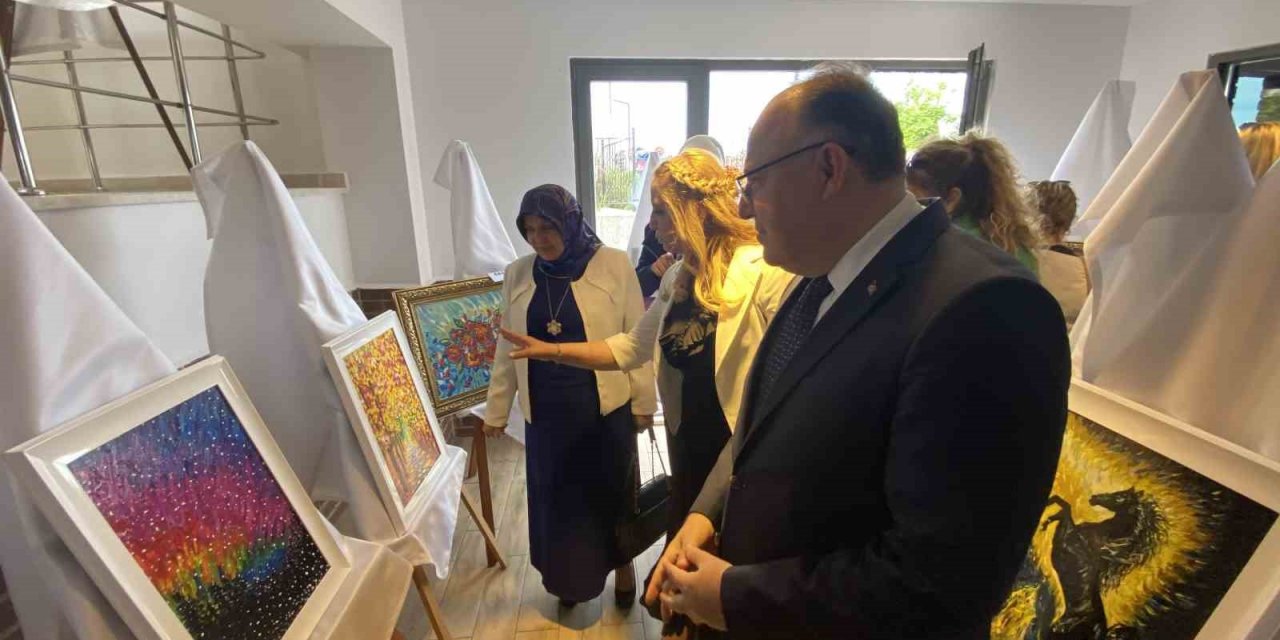 ‘Kadın El Ele’ sergisi açıldı