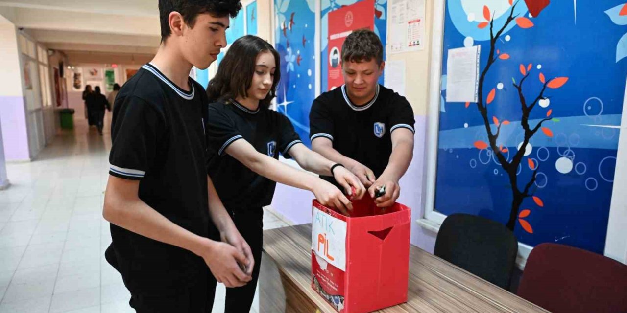 Çevreye duyarlı gençler 1.400 kilogram atık pil ile kampanyaya destek verdi