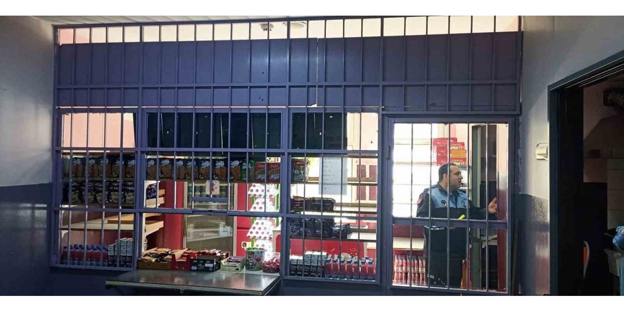 Zabıta 148 işyerini denetledi 3 işyerini mühürledi