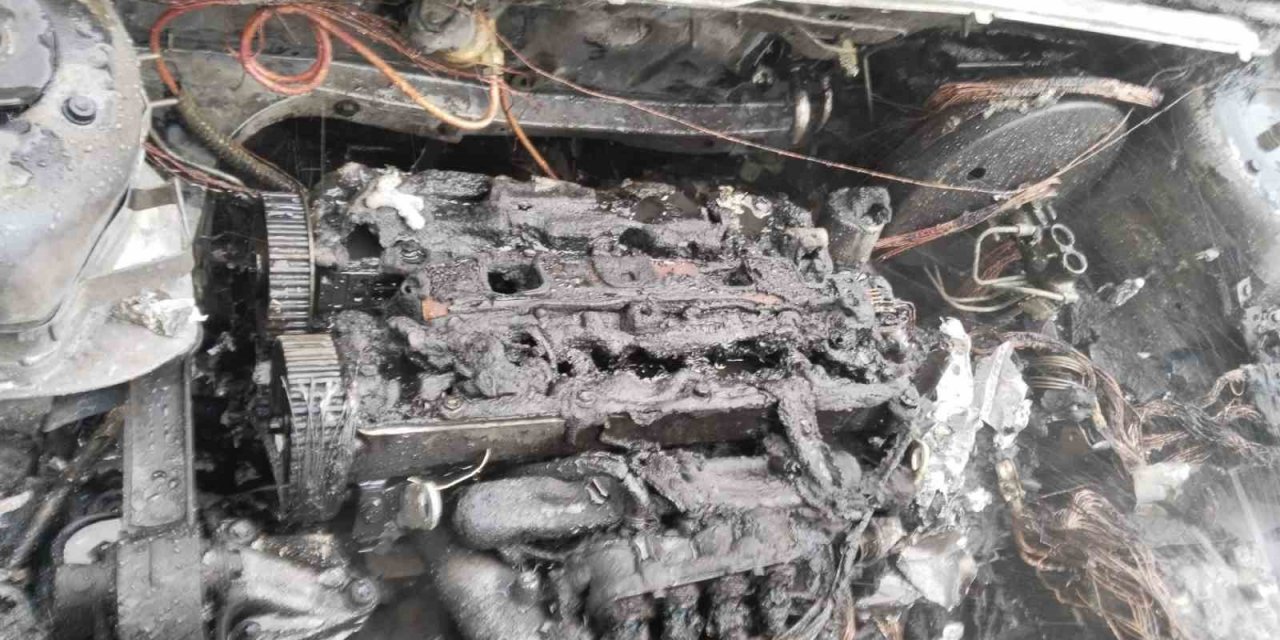 Seyir halindeyken alev aldı, itfaiyenin müdahalesi faciayı önledi