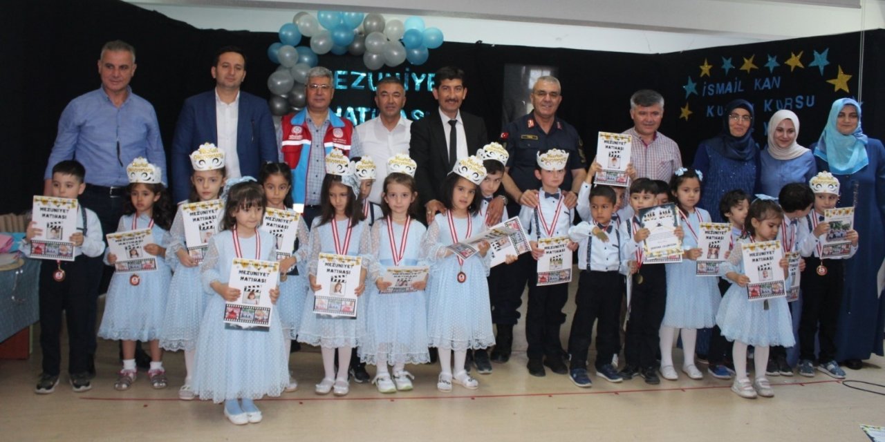 Mezuniyet töreni duygulu anlara sahne oldu