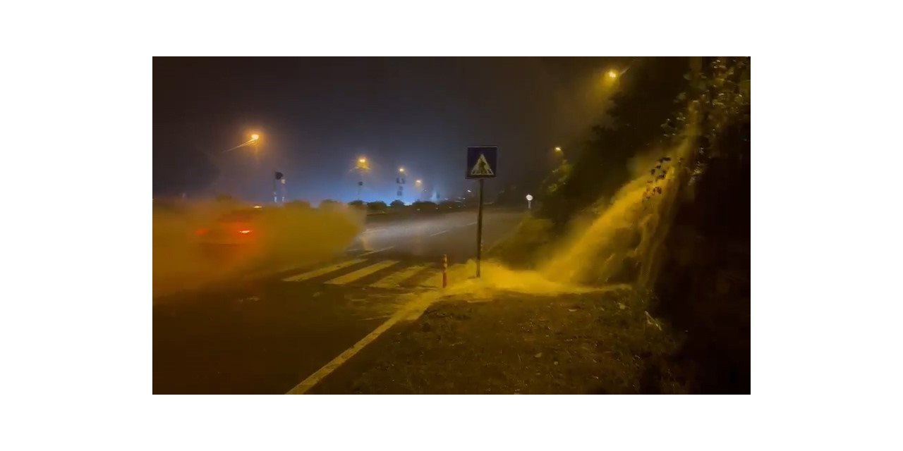 Rize’de şiddetli yağış etkili oldu