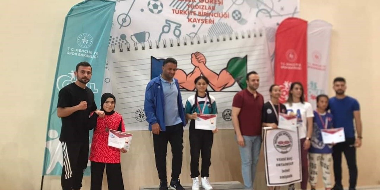 Muşlu demir bilek sporcu çift kolda başarıya ulaştı