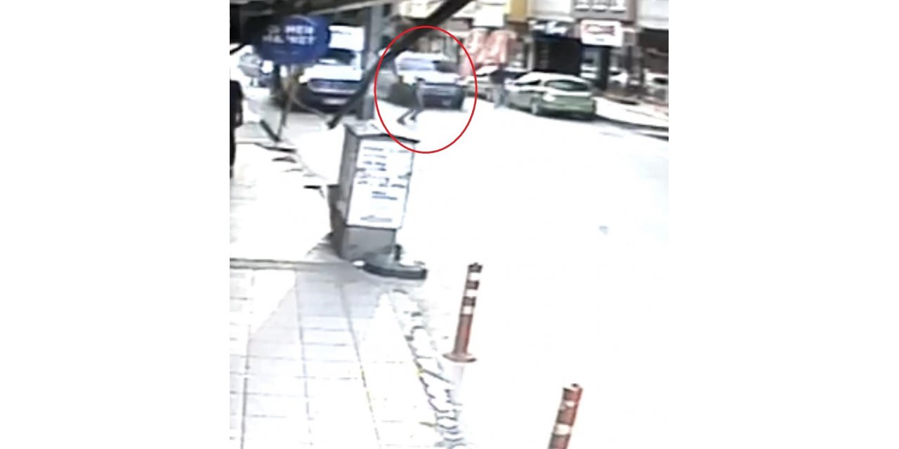 Yola aniden fırlayan çocuğa otomobil böyle çarptı