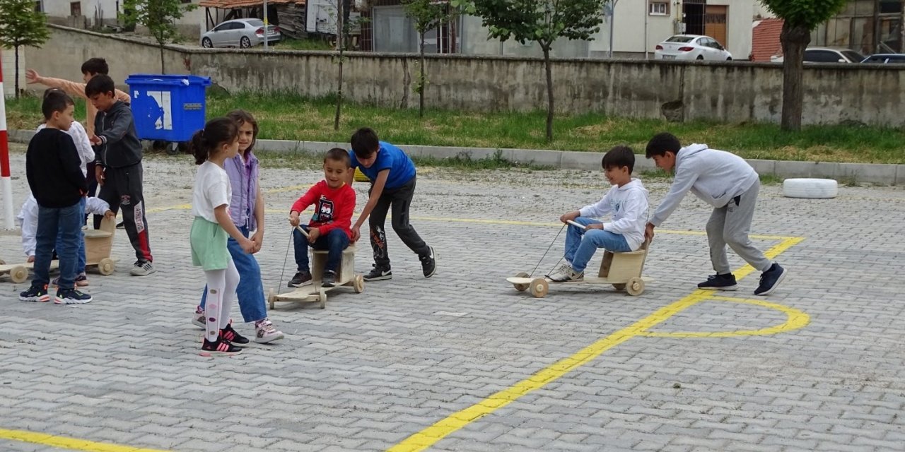 Hisarcık’ta unutulmaya yüz tutan eski oyunlar hayat buldu