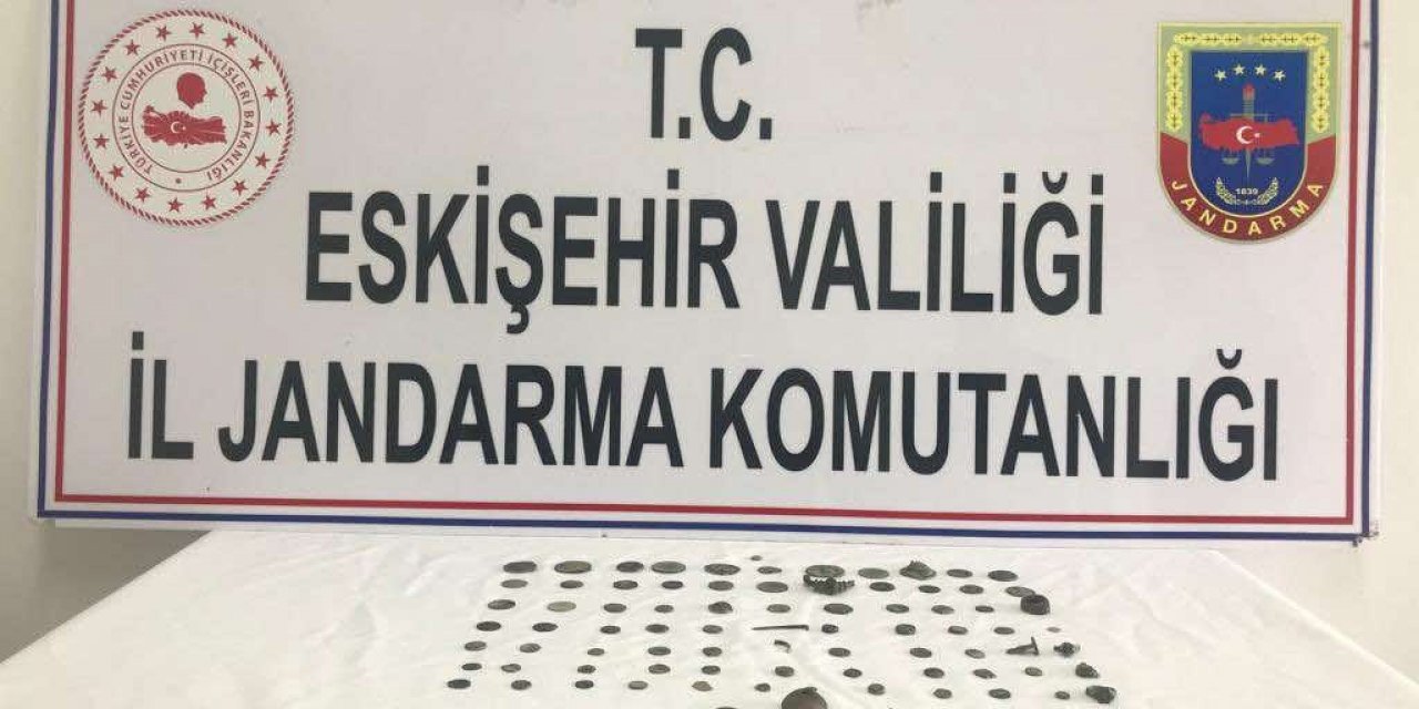 Jandarma 81 parça tarihi eseri satılmak üzereyken ele geçirdi