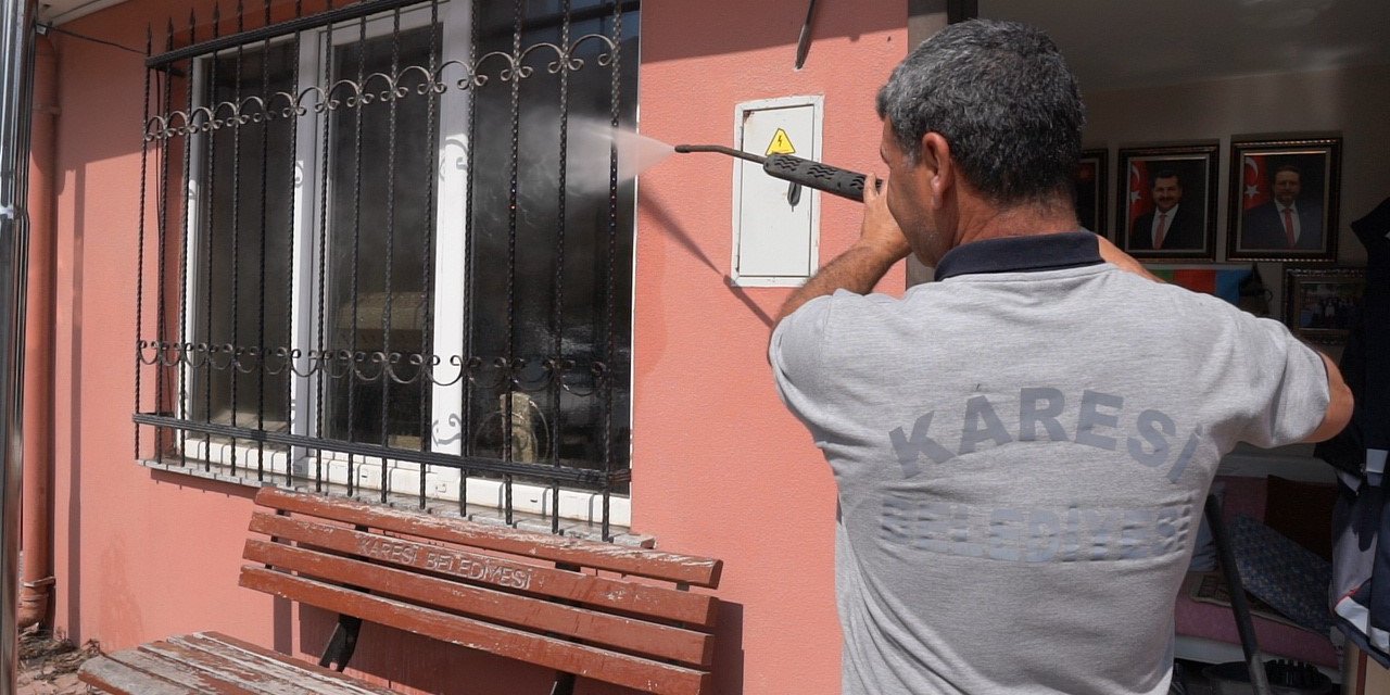 Karesi’de dip bucak temizlik sürüyor