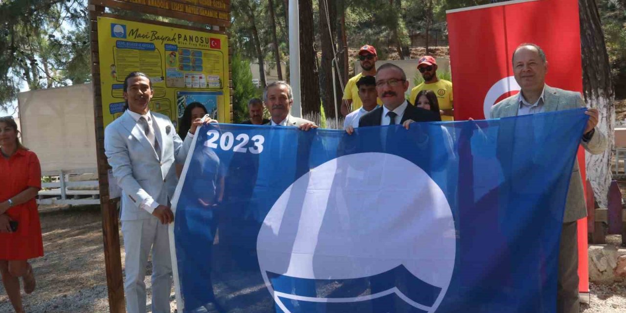 Fethiye’de okulun işlettiği Büyük Samanlık Koyu’na ’mavi bayrak’ çekildi