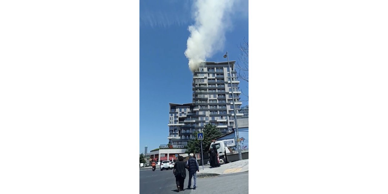 Kağıthane’de rezidansta yangın: Onlarca kişi mahsur kaldı