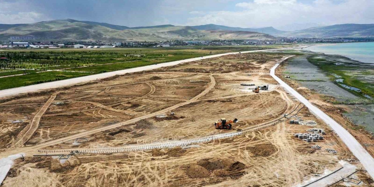 Sahil yolunda hummalı çalışma devam ediyor