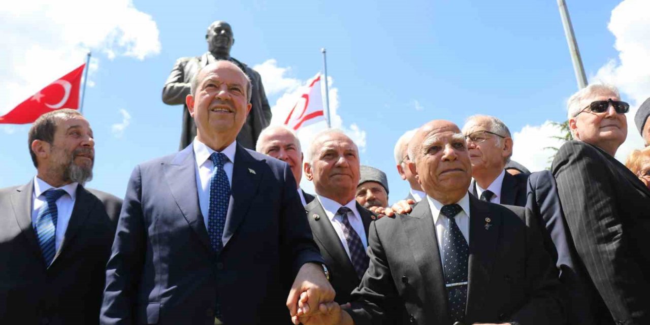 Bolulu Kıbrıs Gazisi Yamaner, KKTC’nin Kurucu Cumhurbaşkanı Denktaş’ın heykelini dikti