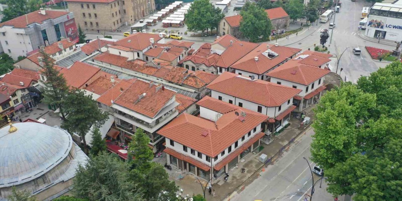 Tarihi Üzüm Pazarında 53 dükkanın restorasyonu tamamlandı