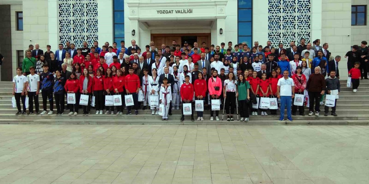 Yozgat’ta başarılı sporcular ödüllendirildi