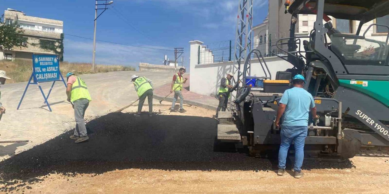Şahinbey’de havalar ısında asfalt çalışmaları hız kazandı