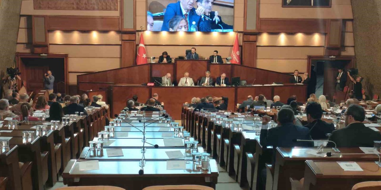 İBB Meclisi toplantısında İmamoğlu’na yangın eleştirisi