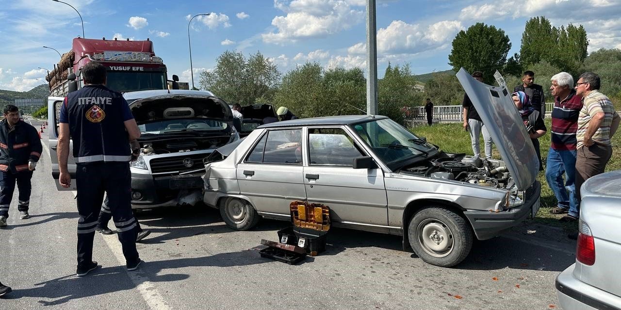 Tavşanlı’da zincirleme trafik kazası: 2 yaralı