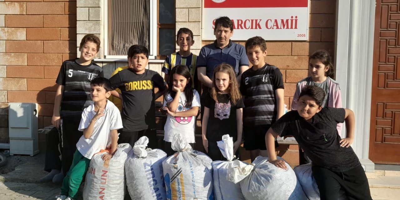 Engelliler için çuvallar dolusu mavi kapak topladılar