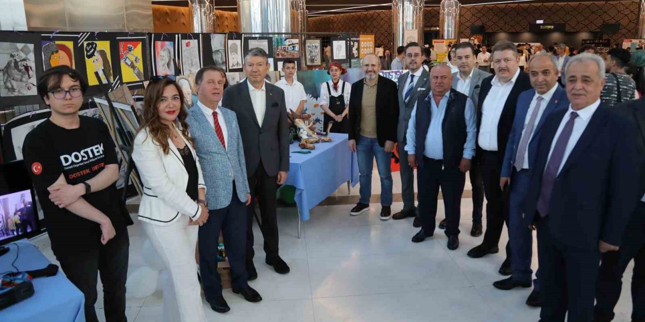 Denizli OSB Teknik Koleji gala gecesi renkli görüntülere sahne oldu